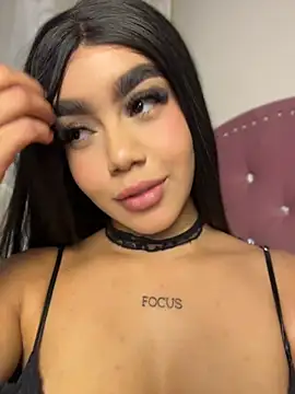 Tyra_malkovaa live