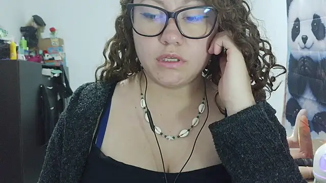 curly_greeneyed live