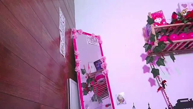 petite_coral live