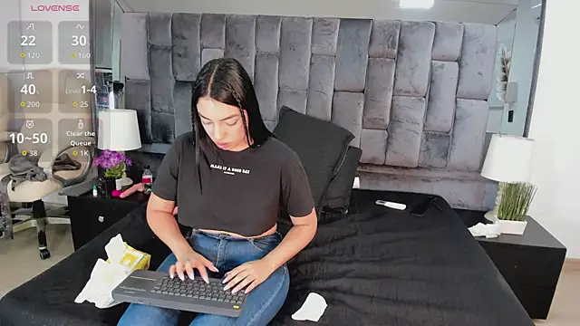 Ashly_bloom_ live