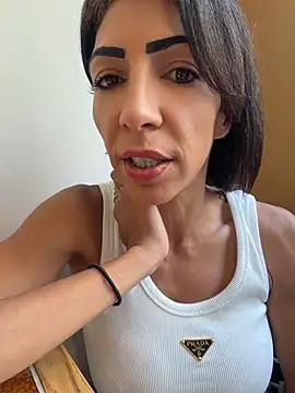 Yasmiinee live