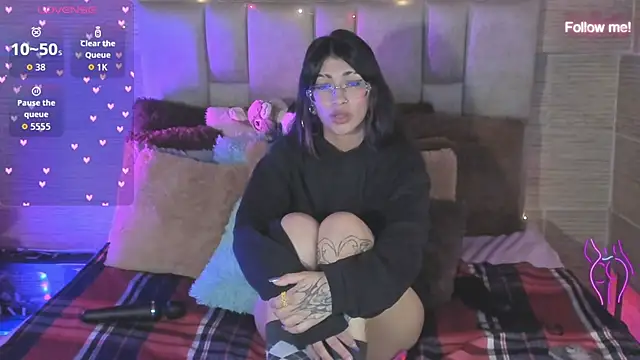 mia_devine_ live