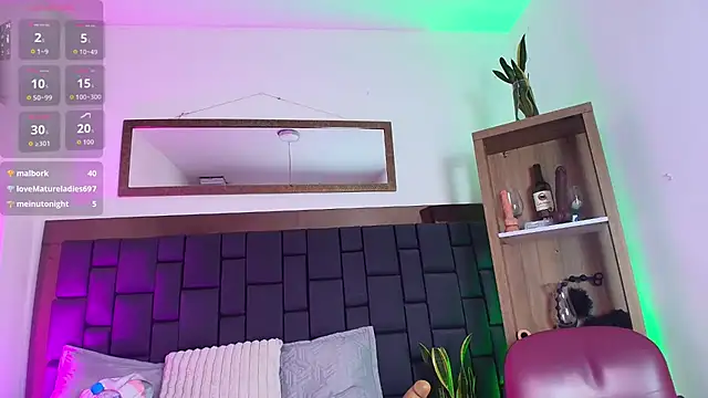 EllenaBoobs_ live