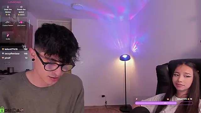 Mikeyvioleta_ live
