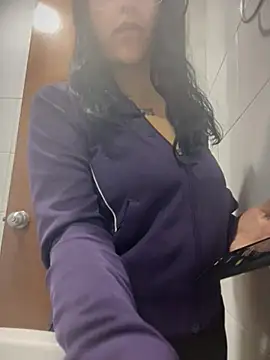 GabyLopez_Pink live