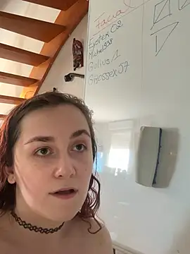 Ana_Delacour live