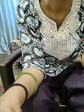 Radhika_gupta9 live