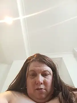 HotHornyEmmaX live