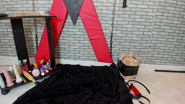 hillary_bigbutt live