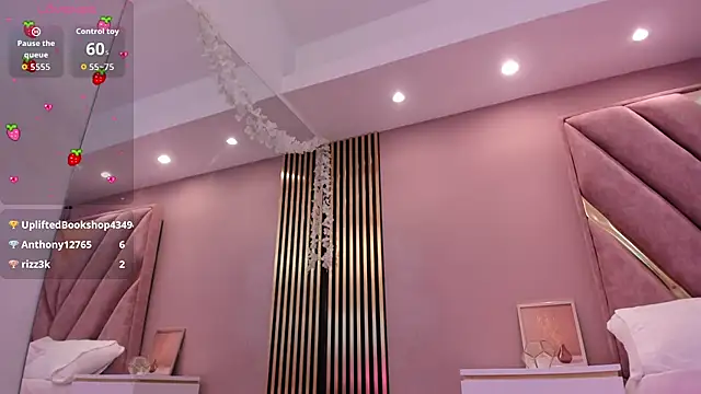 chloe_larson live