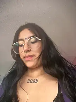 GabyLopez_Pink live
