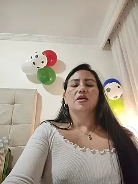 victoriagomez_1 live