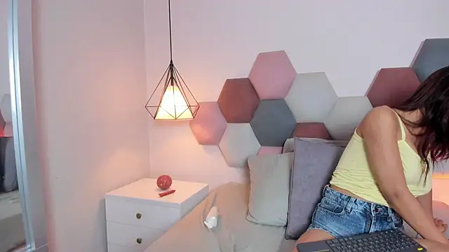 FreyaCameron live