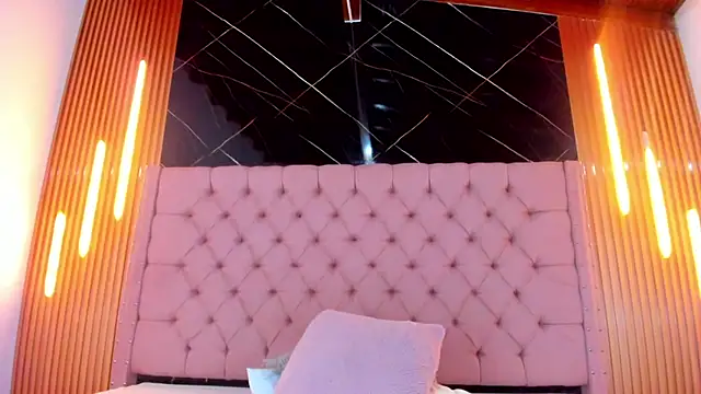 AinaPink live