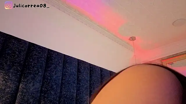 JuliCorrea_ live