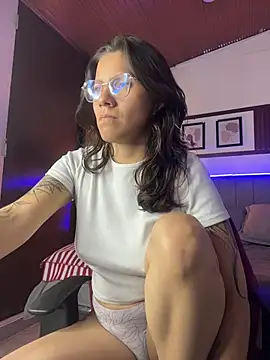 karlamorris_ live