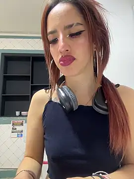 elodie_rouge live