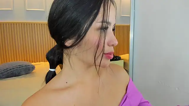 MILA_FERRER1 live