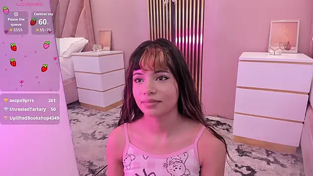 chloe_larson live