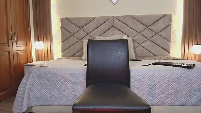 Raquel_jones live