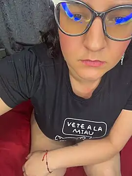 Soe_Lara live