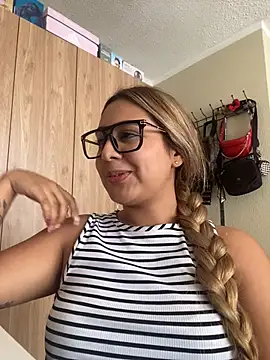 Miabonnett_ live