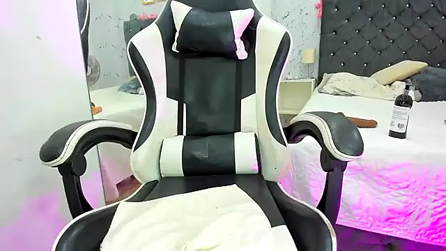 Alma_Stevenson live