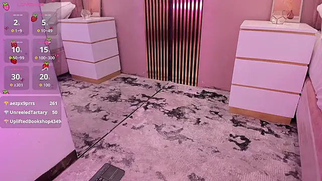 chloe_larson live