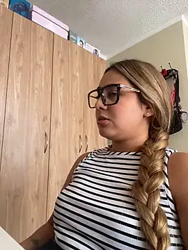 Miabonnett_ live