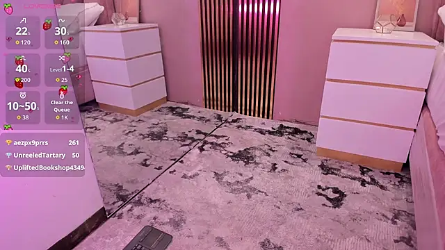 chloe_larson live