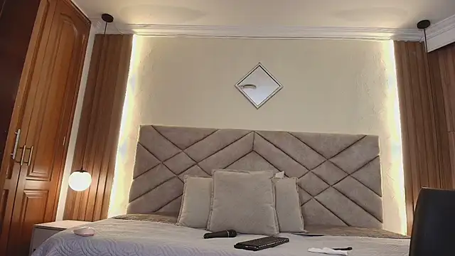 Raquel_jones live