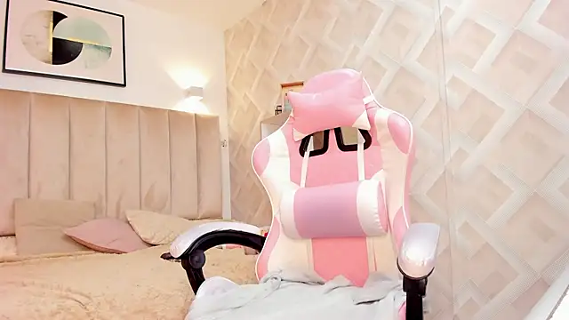 Clhoe_Johnson live