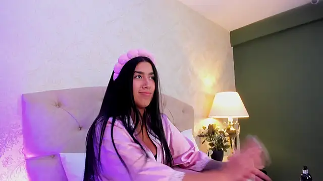 Mia_Montess live