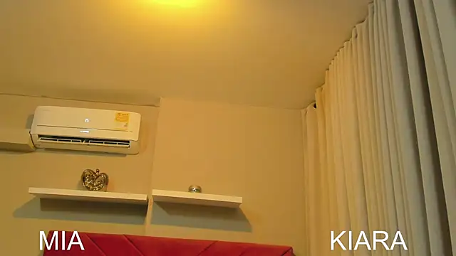 Kiara_Curls live