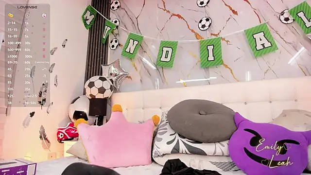 EmilyLeah_ live
