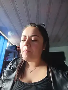 Lesly_10- live