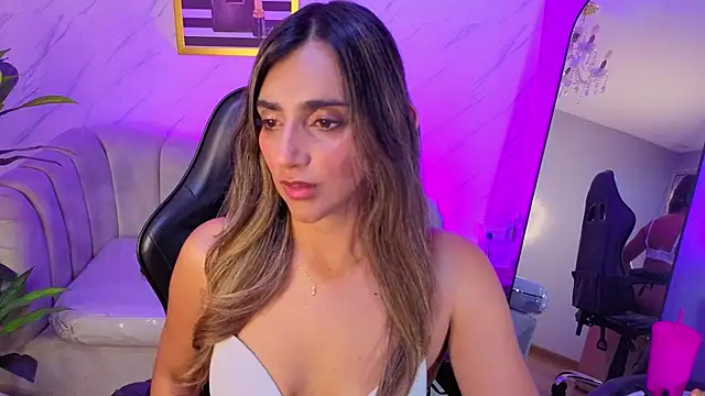 agatha_brooks_t live