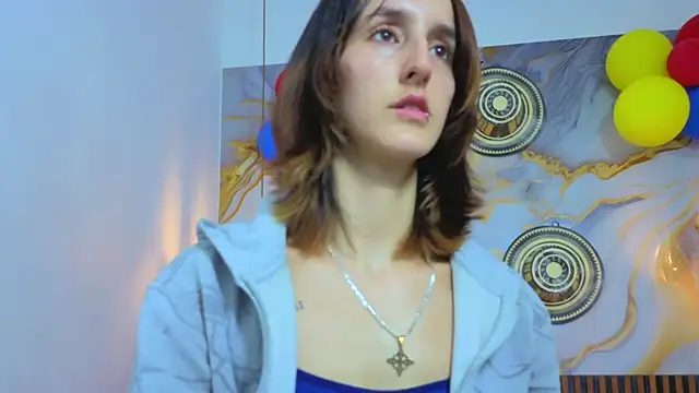 Ambar_Roux_ live