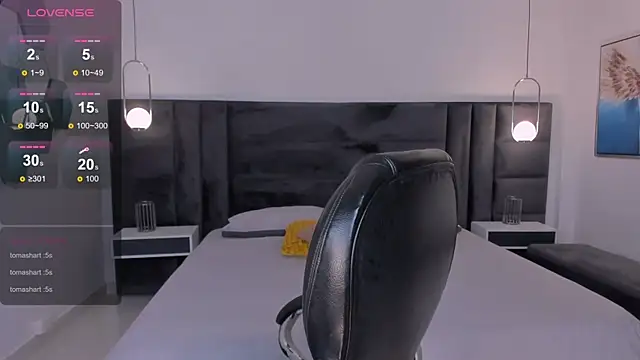 MiaLaurence live