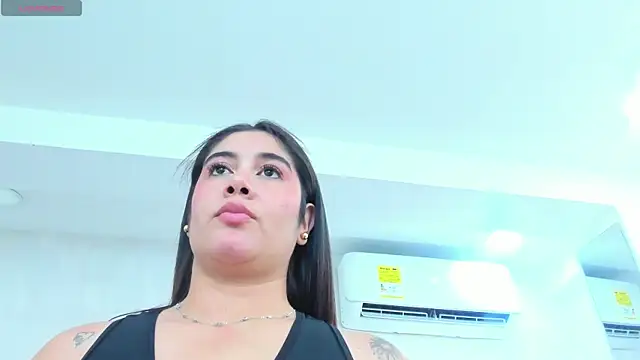 ThyaraJhons live
