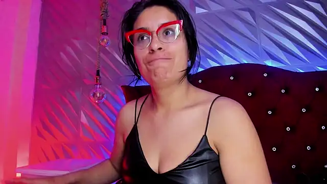 Roxanne_Han live