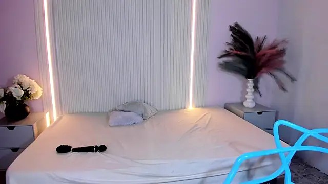 LucyWild8 live