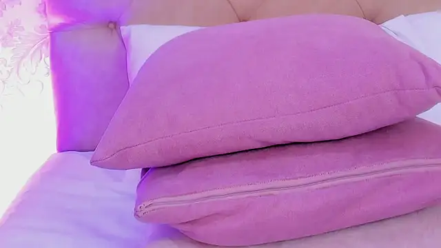 Mia_Montess live