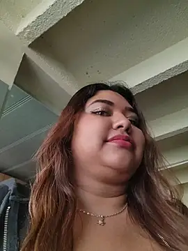 CurvyLolaX live