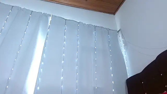 Charlothe_Wright live
