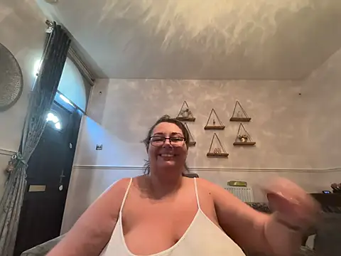 BuxomKitty_BBW live