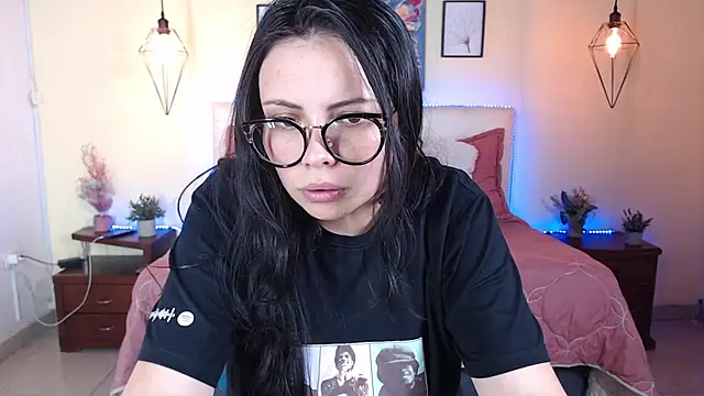 Megan_05_ live