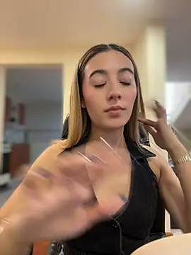 kloe__t18 live