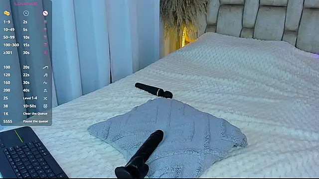 whitney_white_ live