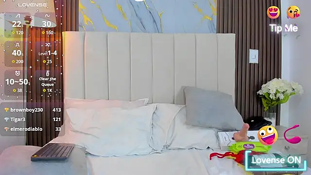Victoria_Guzman live